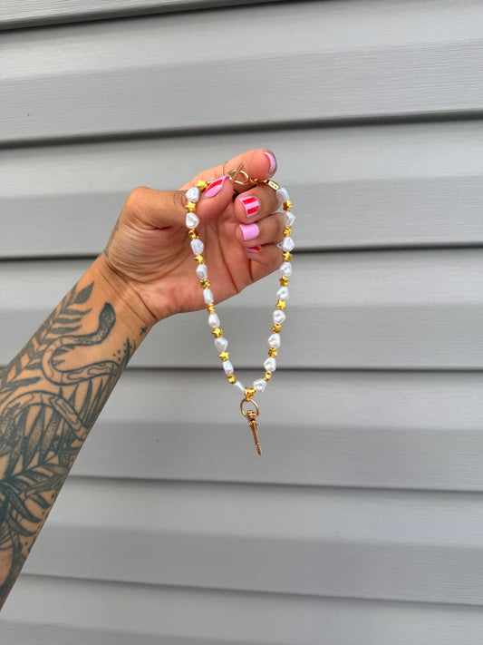 GOLD STAR & PEARL HANGER