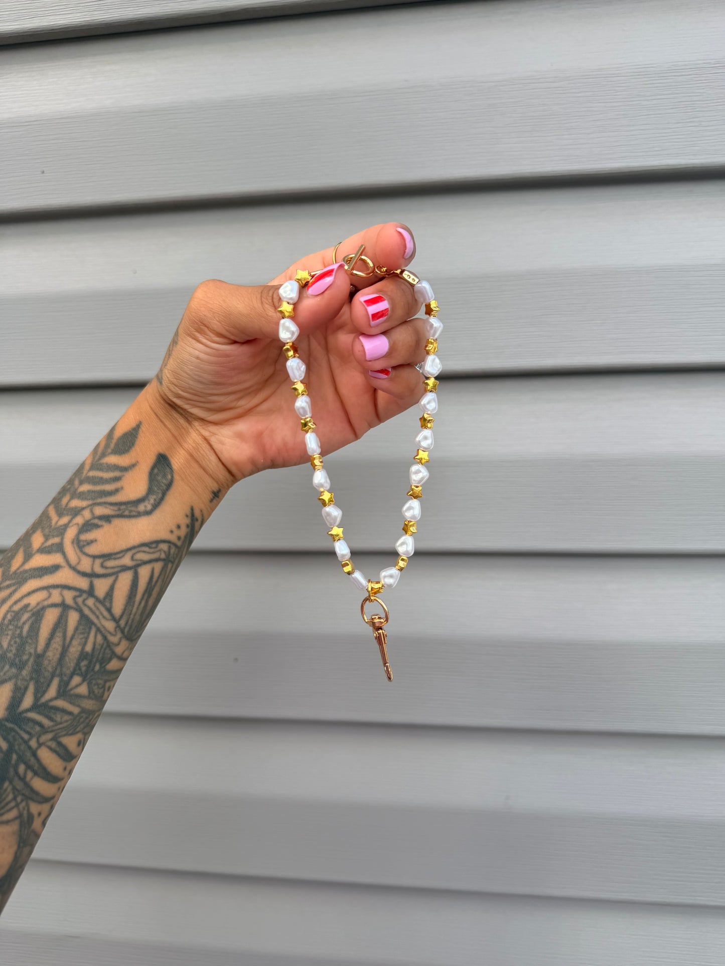 GOLD STAR & PEARL HANGER